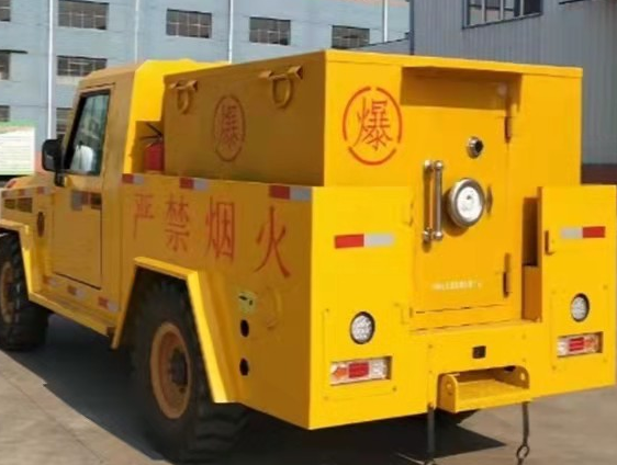 莫力达瓦凯龙爆破器材运输车：保障爆破任务的安全运行